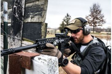 Image of Smith &amp; Wesson Delta Force RM-20 LED Weapon Flashlight, 900 Lumens, Picatinny, 2 x CR123, Black, 110044, EDEMO1