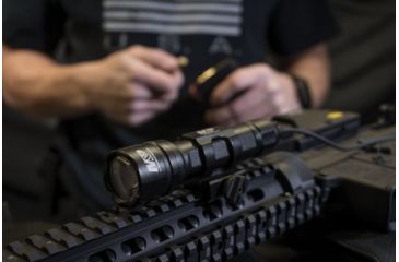 Image of Smith &amp; Wesson Delta Force RM-20 LED Weapon Flashlight, 900 Lumens, Picatinny, 2 x CR123, Black, 110044, EDEMO1
