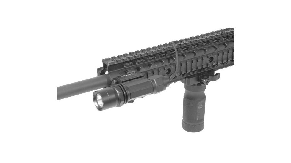 Leapers UTG 400 Lumen 4.3in Combat LED Weapon Light,Black w/Integral Mount LT-EL202R-A