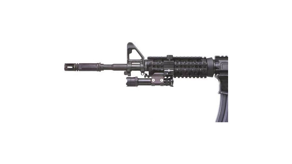 Surefire Scout Weaponlight on MP4